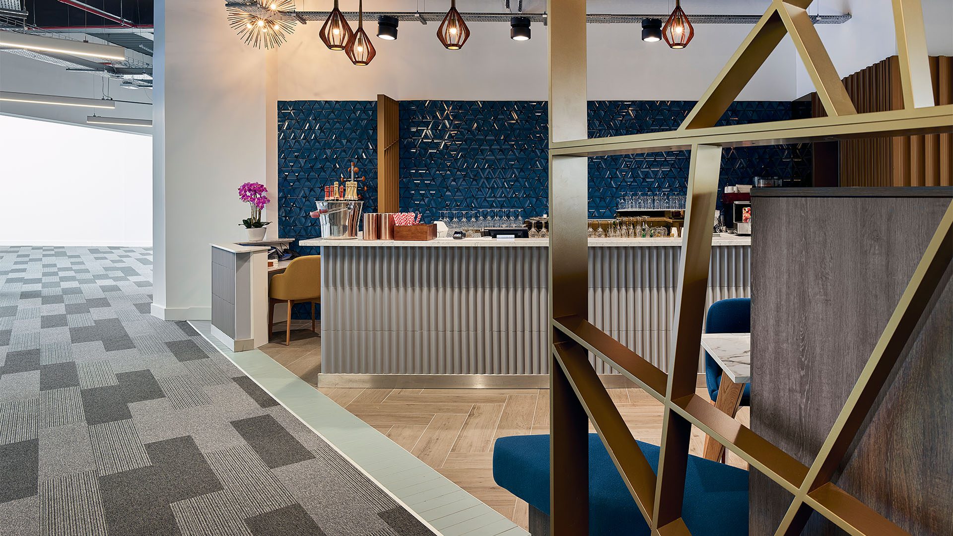 195 Bar & Grill, TECA