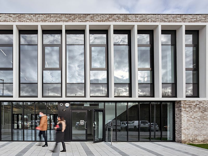 Rutherglen links detail entrance